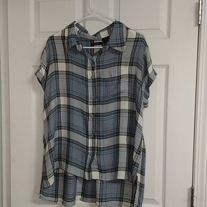 Soft Hi-low plaid button up Medium